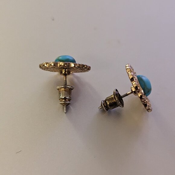 Flower | Fashion Stud Earrings - Picture 3 of 3